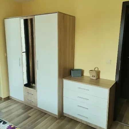 Family 3 Amadeus Lux شقة *