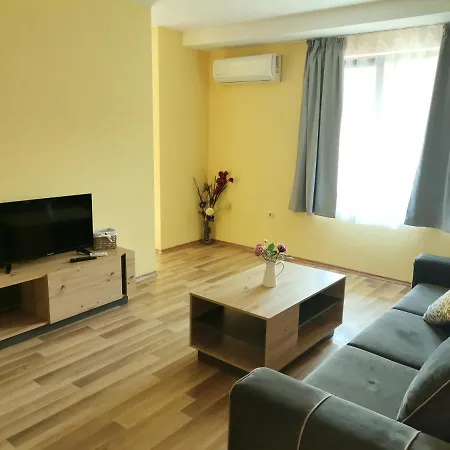 Апартамент Family 3 Amadeus Lux *
